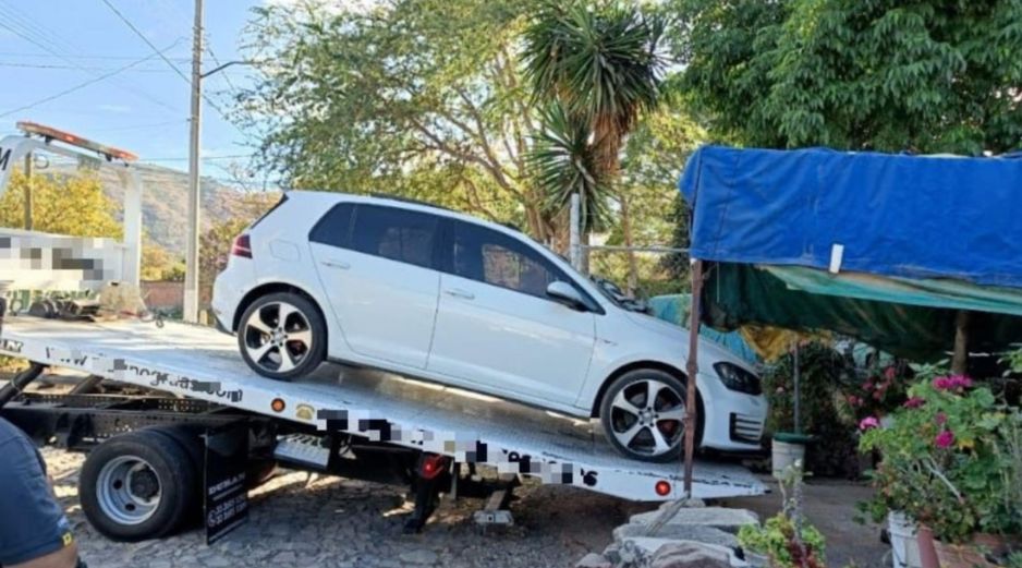 Se aseguró un vehículo Volkswagen Golf, modelo 2015, color blanco y con placas del estado de Michoacán. ESPECIAL
