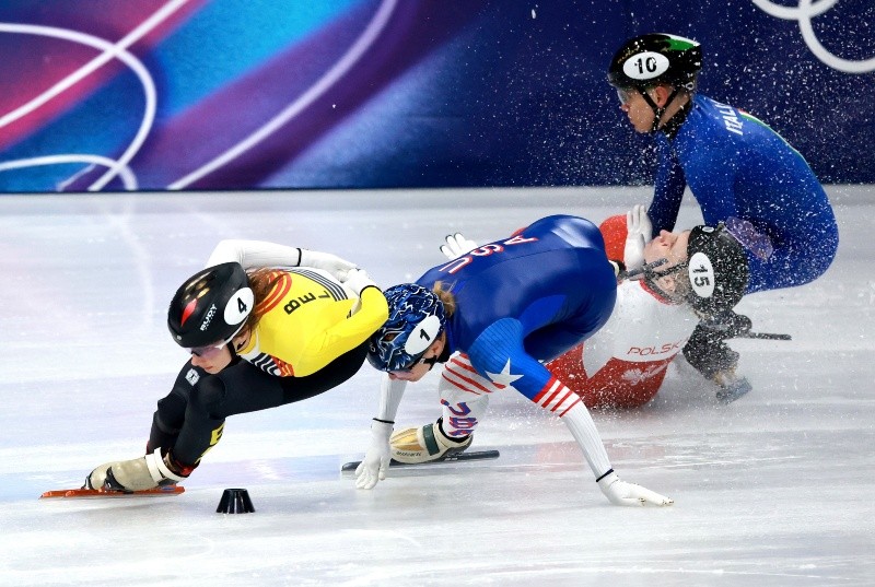 Sellier cayó junto con la italiana Ariana Fontana. EFE / W. HAO