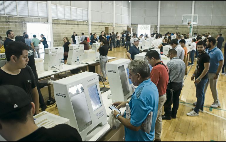 Ciudadanos participarán en el proceso del Presupuesto Abierto y Participativo 2026 mediante urnas electrónicas, como parte del ejercicio para definir proyectos de infraestructura en el Estado. EL INFORMADOR/Archivo