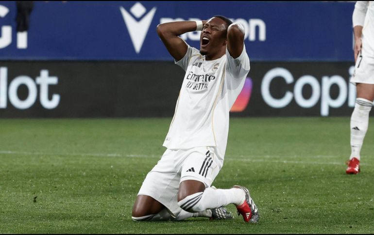 El Osasuna no se achicó en su territorio y al 90’, un pase filtrado para Raúl García acabó en las redes y, aunque fue señalado por fuera de lugar, el VAR sentenció el gol y la derrota madrileña. EFE / J. Diges