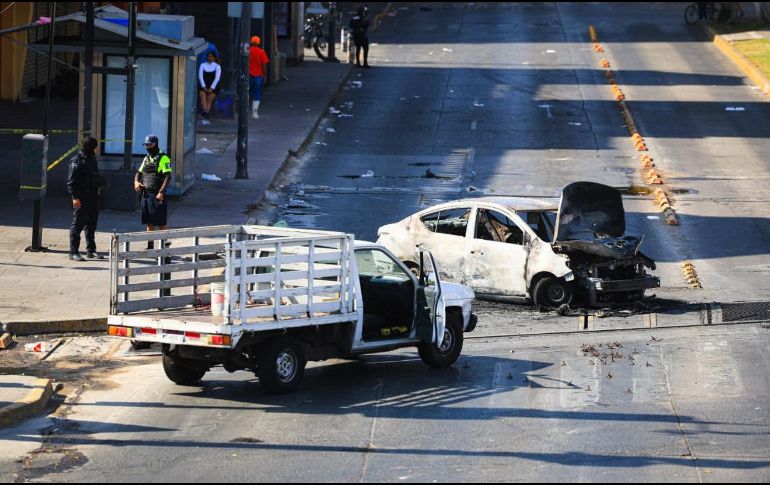 Además de bloqueos, se reportan personas armadas a bordo de vehículos en la ciudad y enfrentamientos armados. EL INFORMADOR/ J. Acosta