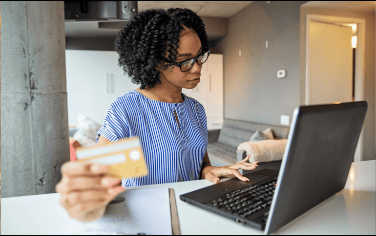 Las instituciones financieras informan a la autoridad sobre los depósitos en efectivo que superen los 15 mil pesos mensuales por persona.  CANVA