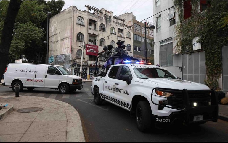 Un amplio convoy de la Guardia Nacional acompañó una ambulancia forense de la Fiscalía General de la República (FGR). SUN/ V. ROSAS.