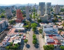 Los contados vehículos y motocicletas que circulaban por las calles de la ciudad se unían en un eco que hacía retumbar las calles, vacías. EL INFORMADOR / A. Navarro