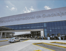 El GAP exhortó a los viajeros a mantener contacto directo con sus aerolíneas para confirmar el estatus de sus itinerarios, ya que varias compañías ajustaron sus operaciones y programaciones ante la emergencia. EL INFORMADOR / ARCHIVO