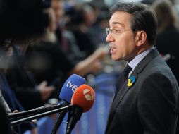 El ministro de Asuntos Exteriores de España, Jose Manuel Albares Bueno, habla a la prensa al inicio de un Consejo de Asuntos Exteriores en Bruselas, Bélgica, 23 de febrero de 2026. EFE/O. MATTHYS