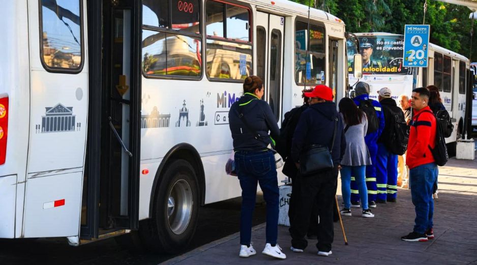 Esta mañana, las rutas de transporte convencionales se encuentran regularizándose de forma paulatina. EL INFORMADOR/A. Navarro