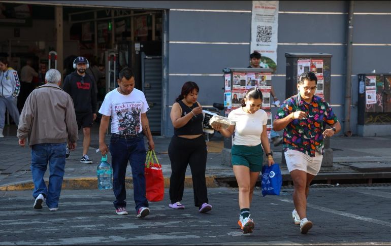 Abasto en medio de la expectativa. Clientes acuden a tiendas de autoservicio mientras la ciudad intenta retomar el ritmo cotidiano. EL INFORMADOR / A. Navarro