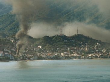 Fotografía muestra las reacciones violentas registradas en Puerto Vallarta el día de ayer por abatimiento de Nemesio Oseguera Cervantes, alias "El Mencho". EFE/G. Santillpan