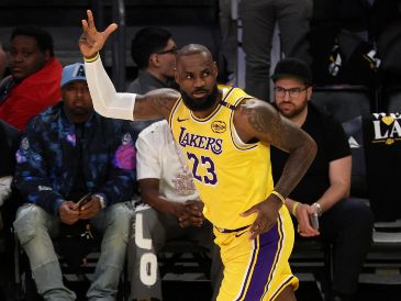A lo largo de estos 23 años en la liga, la media de puntos por noche de LeBron está en 27, siendo su peor temporada la de novato. EFE / ARCHIVO