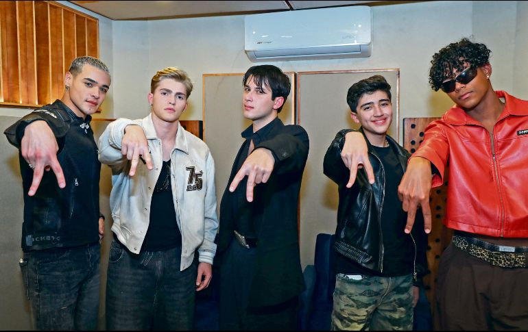 Integrantes de la agrupación Santos Bravos. EFE