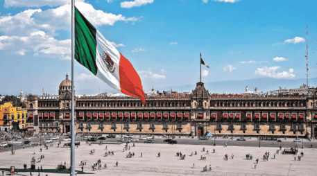 Muchos mexicanos se preguntan cuánto cuesta fabricar las banderas monumentales. ESPECIAL / GOBIERNO DE MÉXICO