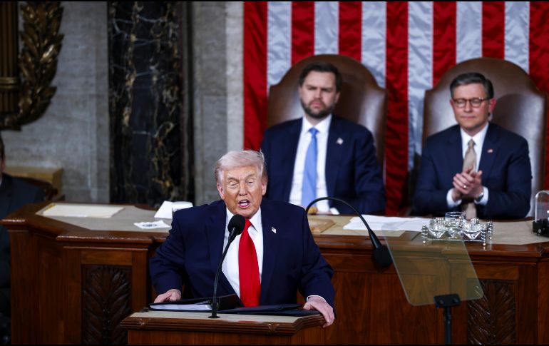 Trump presumió también que en un año de mandato los cruces fronterizos han caído a cero. EFE / W. OLIVER