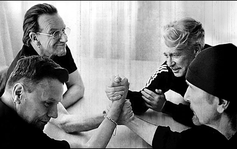 U2 difundió una fotografía que muestra la unión de sus integrantes. ESPECIAL