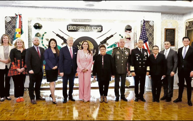 Sara Carter (al centro) sostuvo una reunión con los titulares de Defensa, Marina Seguridad, Gobernación y la FGR. ESPECIAL