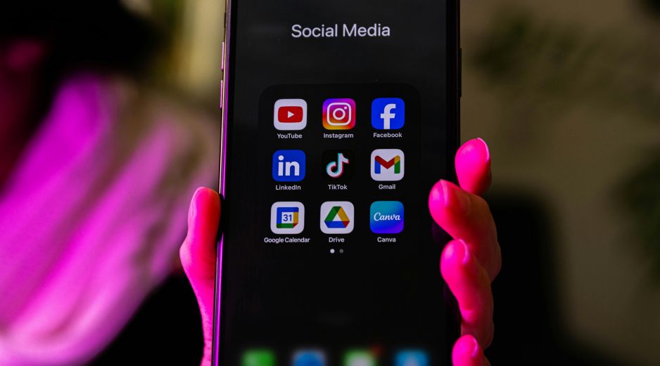 El Gobierno griego ha señalado que la iniciativa también incluye filtros especiales para proteger a los menores de la exposición a plataformas peligrosas como las de apuestas, de citas en línea y sitios de contenido sexual. Unsplash