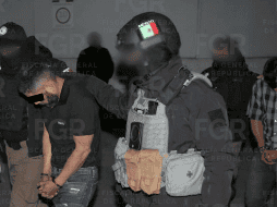 En Tapalpa, Fiscalía General de la República (FGR) aseguró armamento variado, así como a dos integrantes de una organización criminal. ESPECIAL / Fiscalía General de la República (FGR)