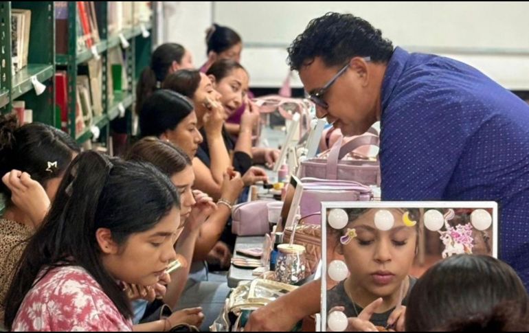 La implementación de los cursos está a cargo del director del Plantel Puerto Vallarta, Francisco Javier Bravo Carbajal. CORTESÍA