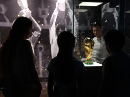 El trofeo de la Copa del Mundo es uno de los objetos deportivos más reconocidos del planeta. EFE