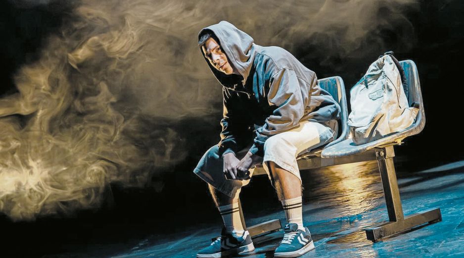 Alberto Magaña protagoniza “Apenas un cuerpo. O manual para desaparecer sin ruido”, un unipersonal de Tso Artes Escénicas. CORTESÍA