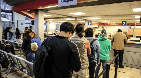 Durante 2026, el refrendo vehicular costará mil pesos para automóviles, camionetas y vehículos de carga general. EL INFORMADOR/ARCHIVO