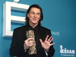 La gala estuvo plagada de bromas y pequeños homenajes al dos veces ganador de un Globo de Oro. EFE/C.Petit