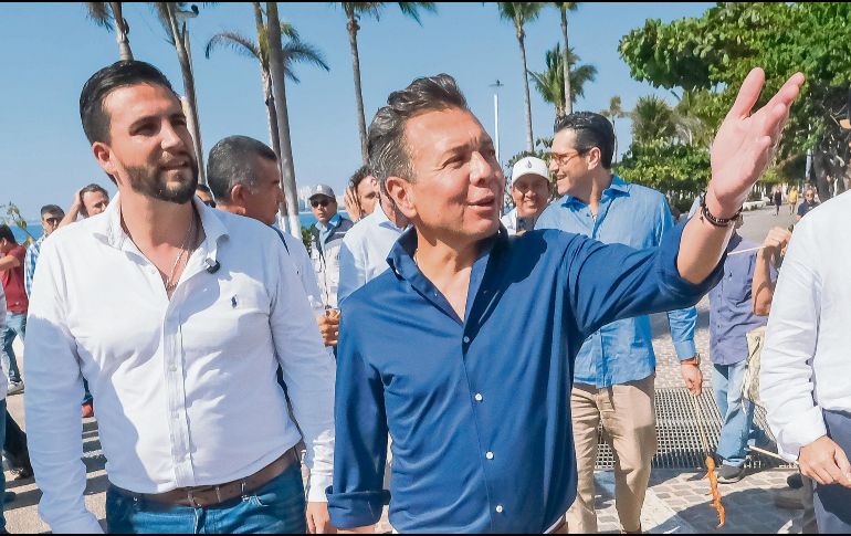 Como parte de la estrategia de reactivación económica del Estado, el gobernador Pablo Lemus realizó una visita de trabajo en Puerto Vallarta, donde fue recibido por el alcalde Luis Ernesto Munguía (a la izquierda). Garantizó apoyos para el puerto. ESPECIAL