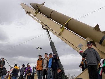 Una plataforma de misiles, durante los eventos para conmemorar el aniversario de la Revolución Islámica de 1979, en la Plaza Azadi en Teherán. AP foto/V. Salemi