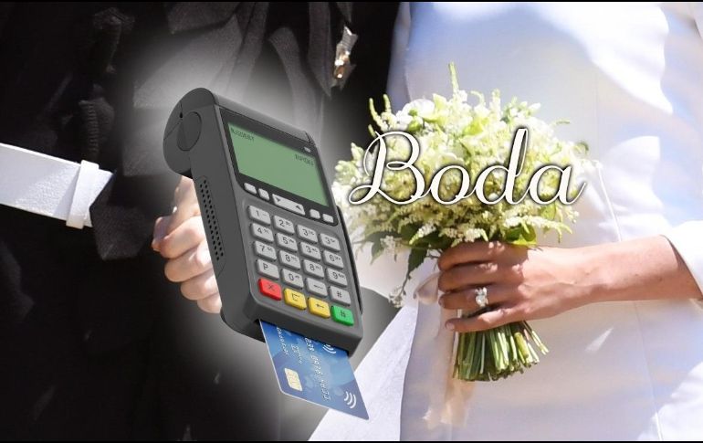 Recién casados ofrecen terminal bancaria para regalo de boda. EFE / ARCHIVO