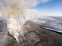 A causa del humo, hay una alerta por baja visibilidad en la carretera conocida como 'Alligator Alley'. EFE/Reserva Nacional Big Cypress