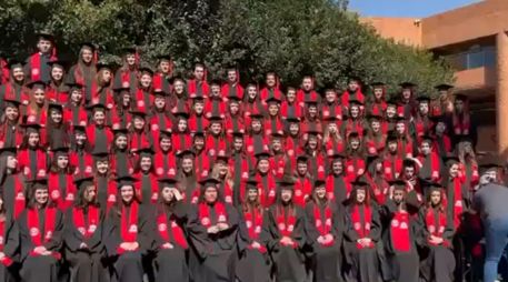 Paramédicos atendieron a 28 estudiantes en el lugar del accidente; cinco fueron trasladados a hospitales para una mejor evaluación. ESPECIAL