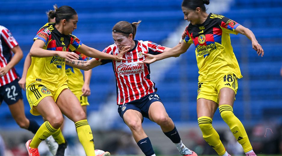 El Clásico Nacional femenil promete mantener la intensidad y rivalidad que caracteriza a ambos clubes, en un partido que genera gran expectativa entre la afición y que ahora contará con un nueva fecha. IMAGO7