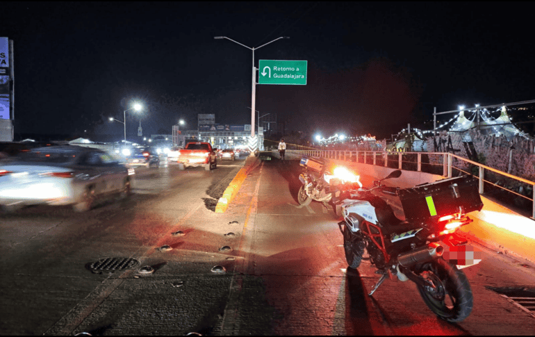 Las autoridades informaron sobre el cierre a la circulación del retorno inferior vehicular de avenida López Mateos hacia Periférico, a la altura de boulevard Bugambilias. X / @JaliscoVial