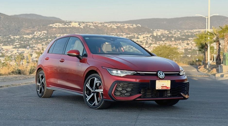 El Volkswagen GTI estrena faros y calaveras full LED, rines de 20 pulgadas y logotipo iluminado. CORTESÍA