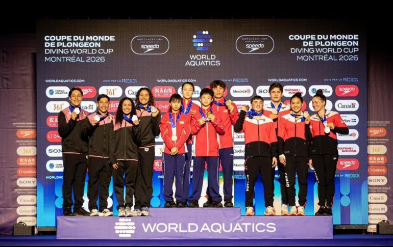 Osmar Olvera, Randal Willars, Gabriela Agúndez y Aranza Vázquez se quedaron con la presea en la prueba de equipo mixto con un puntaje de 460.85. X / @COM_Mexico