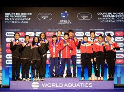 Osmar Olvera, Randal Willars, Gabriela Agúndez y Aranza Vázquez se quedaron con la presea en la prueba de equipo mixto con un puntaje de 460.85. X / @COM_Mexico