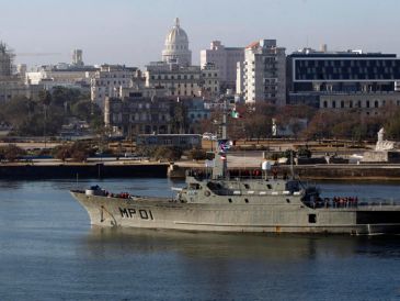 Los buques de apoyo logístico Papalopan y Huasteco, que partieron este martes de Veracruz, entraron el día de hoy a La Habana. EFE / Ernesto Mastrascusa
