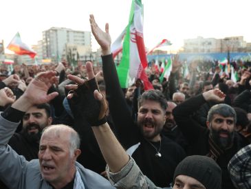 El conflicto entre Estados Unidos, Israel e Irán eleva el riesgo de un alza en los precios del crudo y de un impacto directo en la inflación y los mercados financieros internacionales. EFE/ A. TAHERKENAREH.