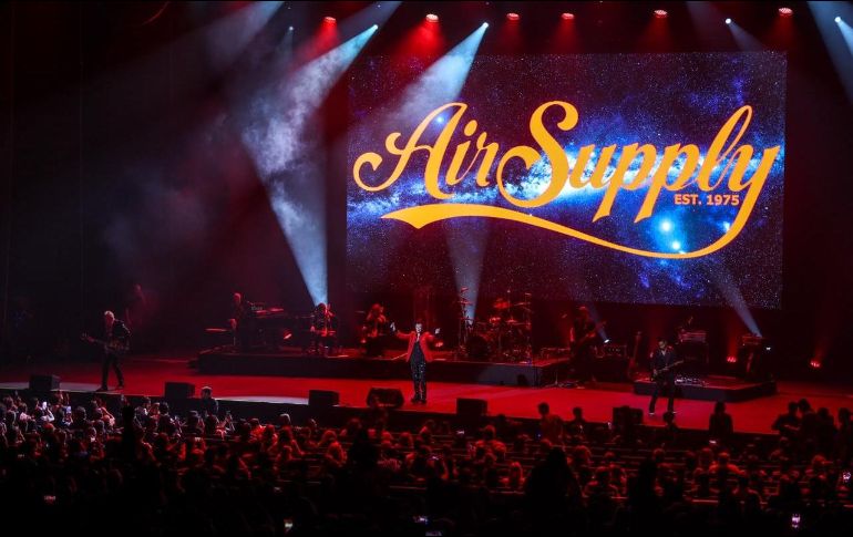 Entre aplausos, salieron al escenario el cantante australiano Russell Hitchcock y el guitarrista y compositor inglés Graham Russell.  EL INFORMADOR/A.NAVARRO