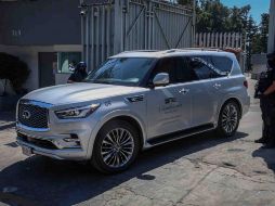 La carroza fúnebre salió del Centro Federal Pericial Forense de la FGR, custodiada por elementos de seguridad durante el traslado del cuerpo de Nemesio Oseguera Cervantes. SUN/L. Camacho