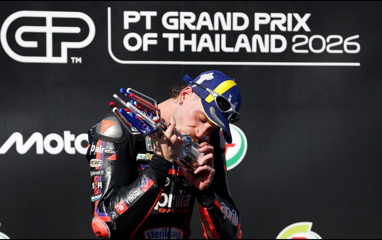 Con un gran ritmo y clara superioridad por parte de Aprilia, Marco Bezzecchi dominó sin rivales el MotoGP de Tailandia. EFE/ R. YONGRIT