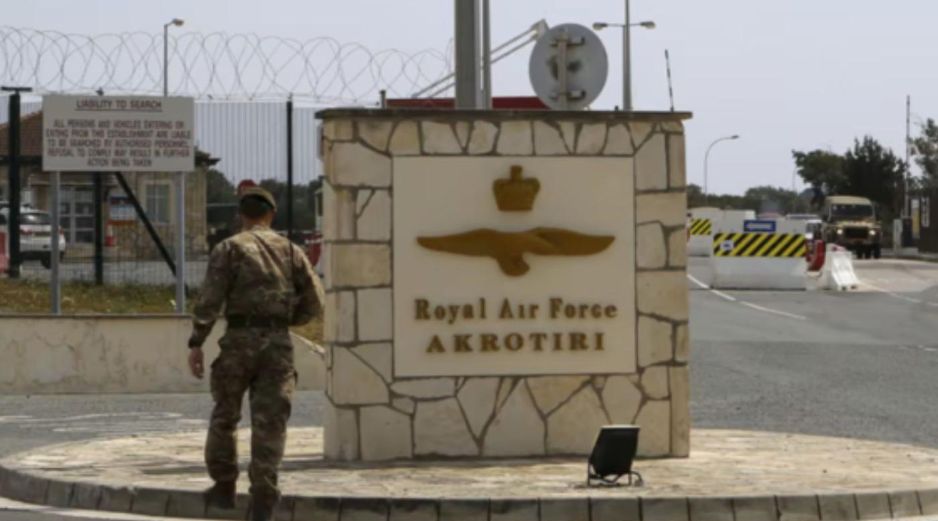 Varias explosiones se han registrado al filo de la medianoche en la base de Akrotiri, que el ejército británico tiene en Limassol (Chipre), sin que se tenga constancia hasta el momento de víctimas, según recogen varios medios británicos. AP / ARCHIVO