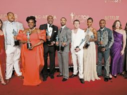 Los actores de la cinta “Sinners” celebran su triunfo a Mejor elenco, lo que de paso coloca al largometraje como una de los favoritos de cara al Oscar. AFP