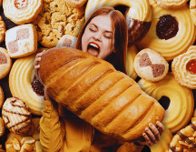 Algunas marcas utilizan en sus ingredientes jarabe de maíz de alta fructosa, un ingrediente barato que, por más que se coma, mantendrá con hambre. ESPECIAL / CANVA