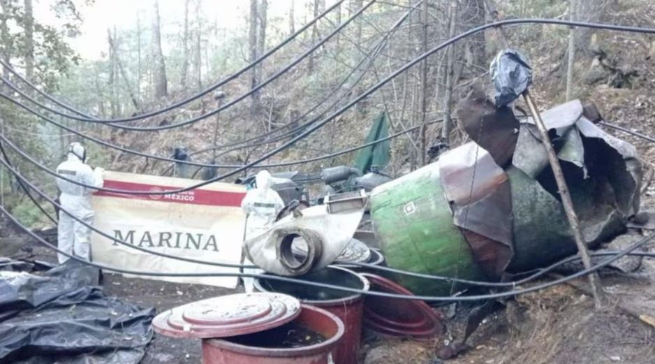 También, cuatro reactores, dos molinos de aluminio, 23 tanques de gas LP de 30 litros, un colador, cuatro cuadritanques de mil 200 litros y tres tinas de 600 litros. ESPECIAL / Semar