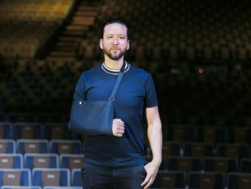 El director General del Teatro Galerías posa desde el interior del recinto. EL INFORMADOR/ A. Navarro