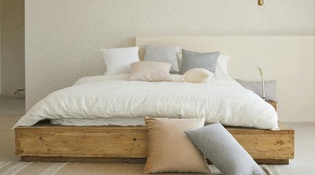 Desinfectar un colchón es un hábito esencial que se debe hacer de manera regular. UNSPLASH / DECONOVO