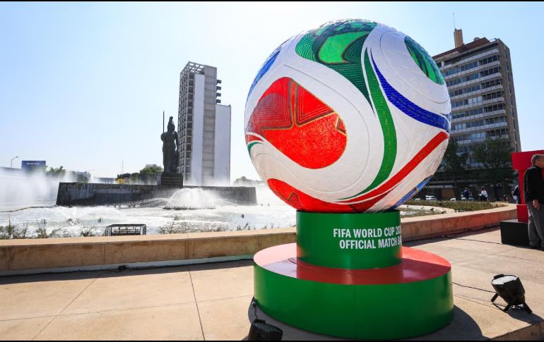 La exposición ofrece a los asistentes un viaje visual por la evolución del torneo de la FIFA y su impacto cultural. EL INFORMADOR / J. Acosta