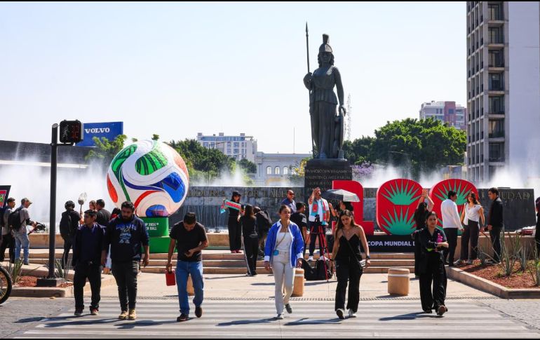 La exposición ofrece a los asistentes un viaje visual por la evolución del torneo de la FIFA y su impacto cultural. EL INFORMADOR / J. Acosta