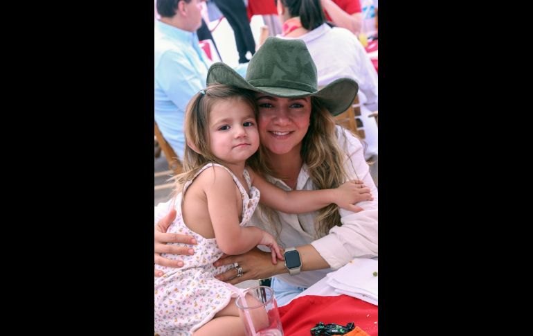 María Pía Ruiz Velasco y Daniela Camarena. GENTE BIEN JALISCO / Revista del 6 de marzo 2026